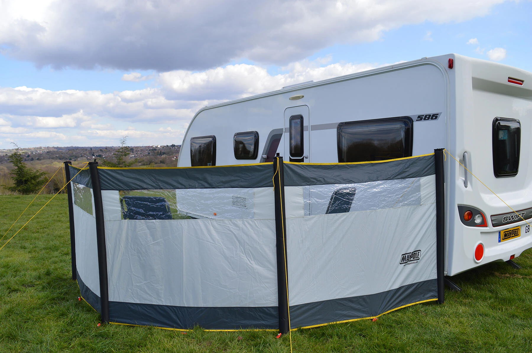 Maypole 3 Panel Inflatable Windbreak (Multi Point Inflation) 4 Maypole 3 Panel Inflatable Windbreak (Multi Point Inflation) - Image 2